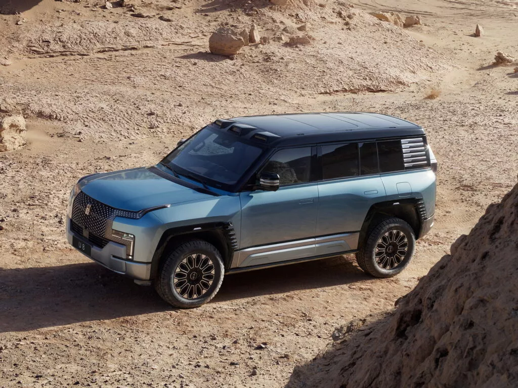 BYD's YangWang U8 is a 1100 HP electric SUV