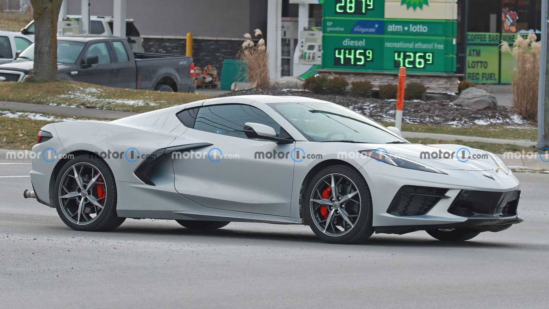 Chevrolet Corvette spied with a strange exhaust;  could a 500 HP model