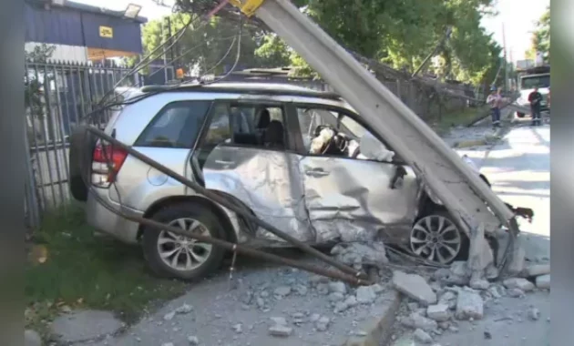 Chile – Drunk driver collided with three posts and then was a victim of robbery in Conchalí