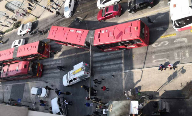 Collision between Metrobús and truck in Cuauhtémoc leaves two injured (+VIDEO)