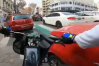 Cyclist deliberately crashes into cars that do not respect the bike path (+VIDEO)