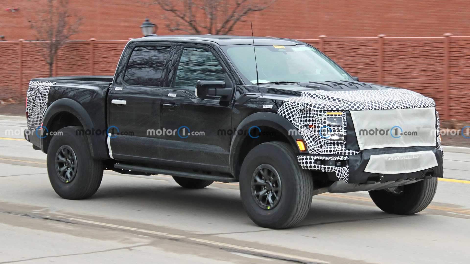 El Ford F-150 Raptor R objetivo ya está recibiendo un lavado de cara