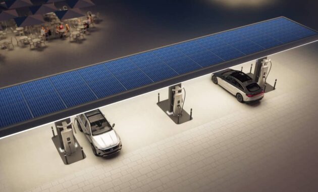 Given the lack of plugs, brands build their own networks: Mercedes will install 10,000 chargers