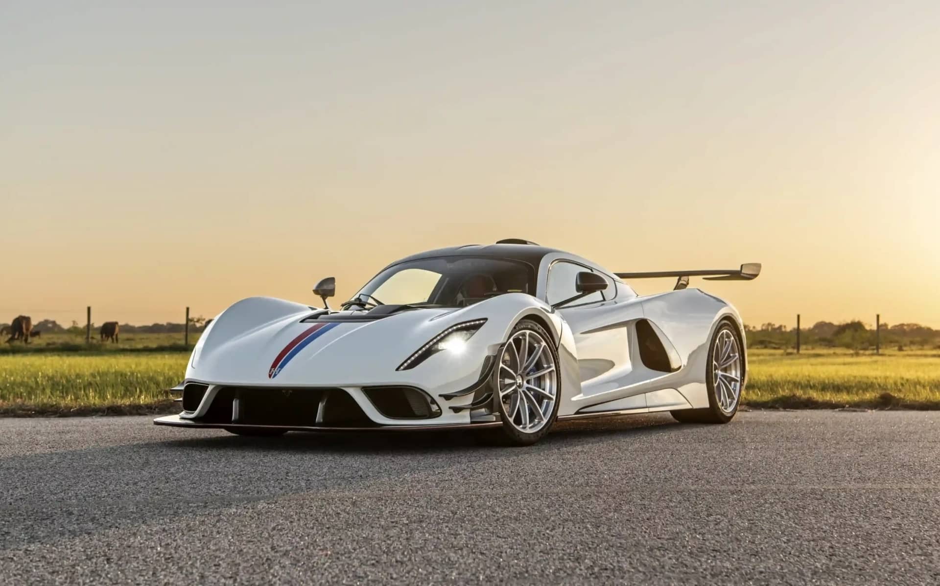 Hennessey Venom F5 Revolution, because in the USA they also know how to make cars for the circuit