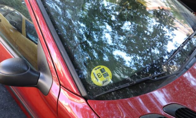 How can you know if your car has a sticker... even if the DGT has told you no?
