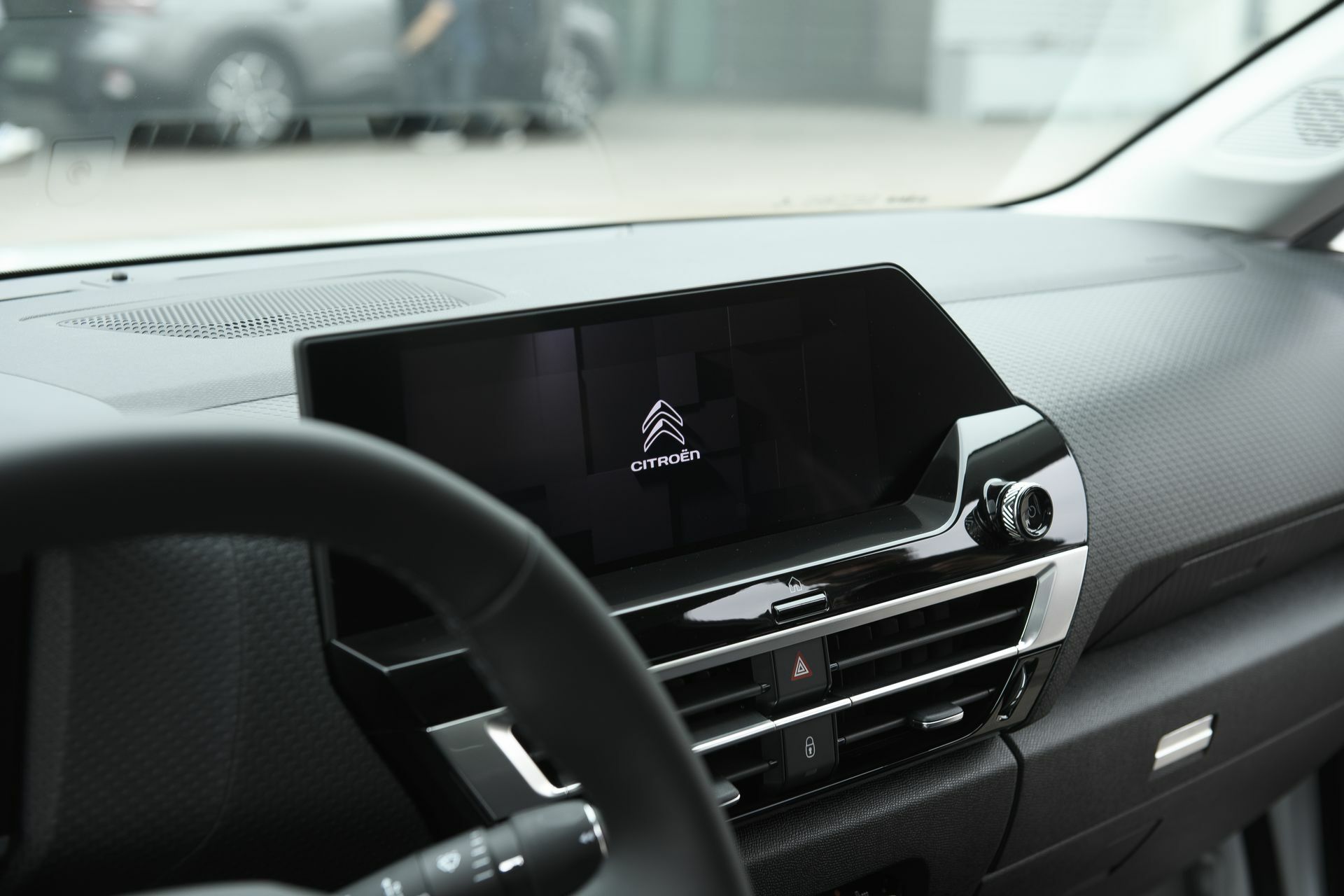 It costs the same per month as its combustion version, has a ZERO label and wants to put an end to SUVs with a new concept