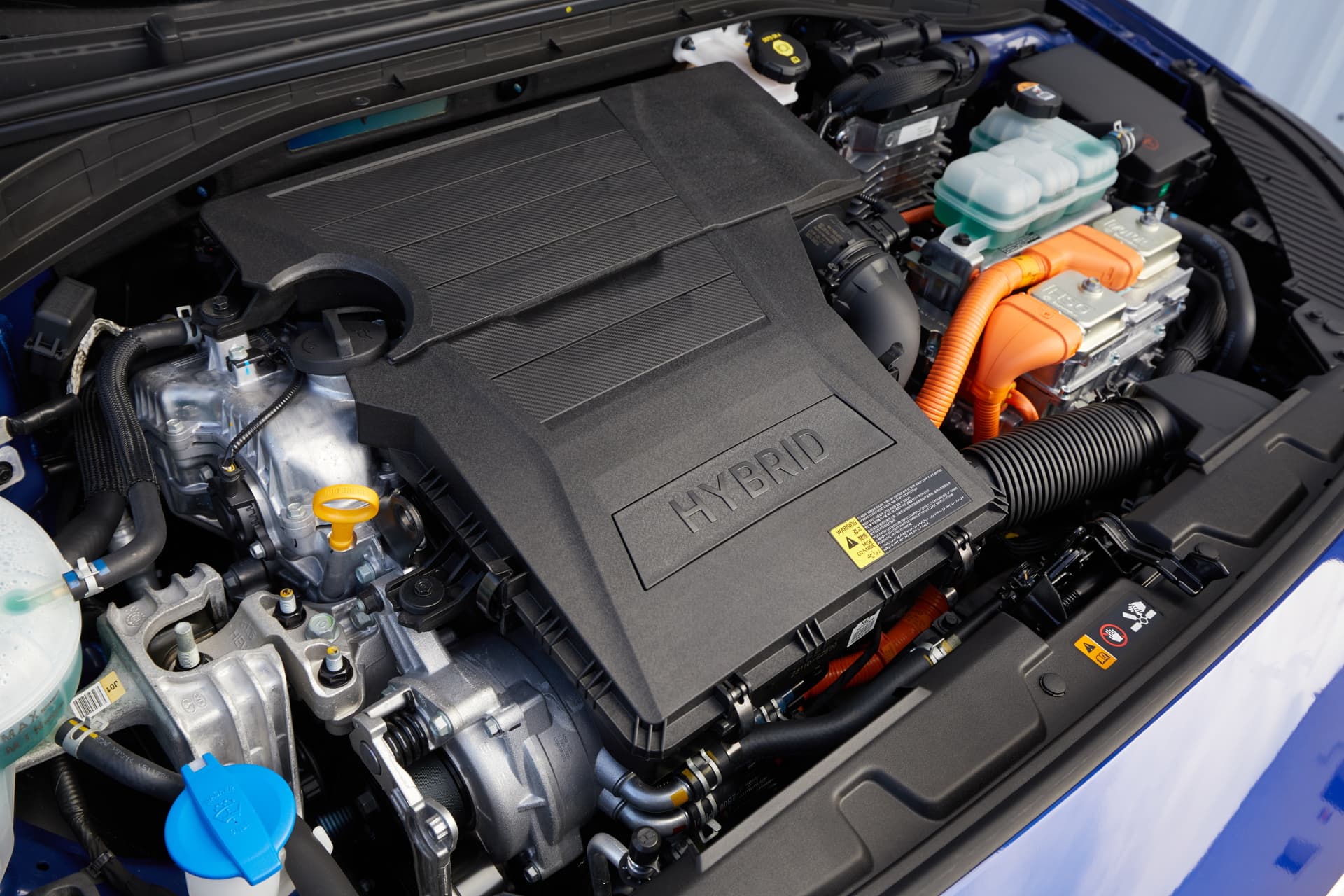 It hardly consumes, it has the appropriate label for ZBEs and it costs less than 350 euros per month, although with a trick