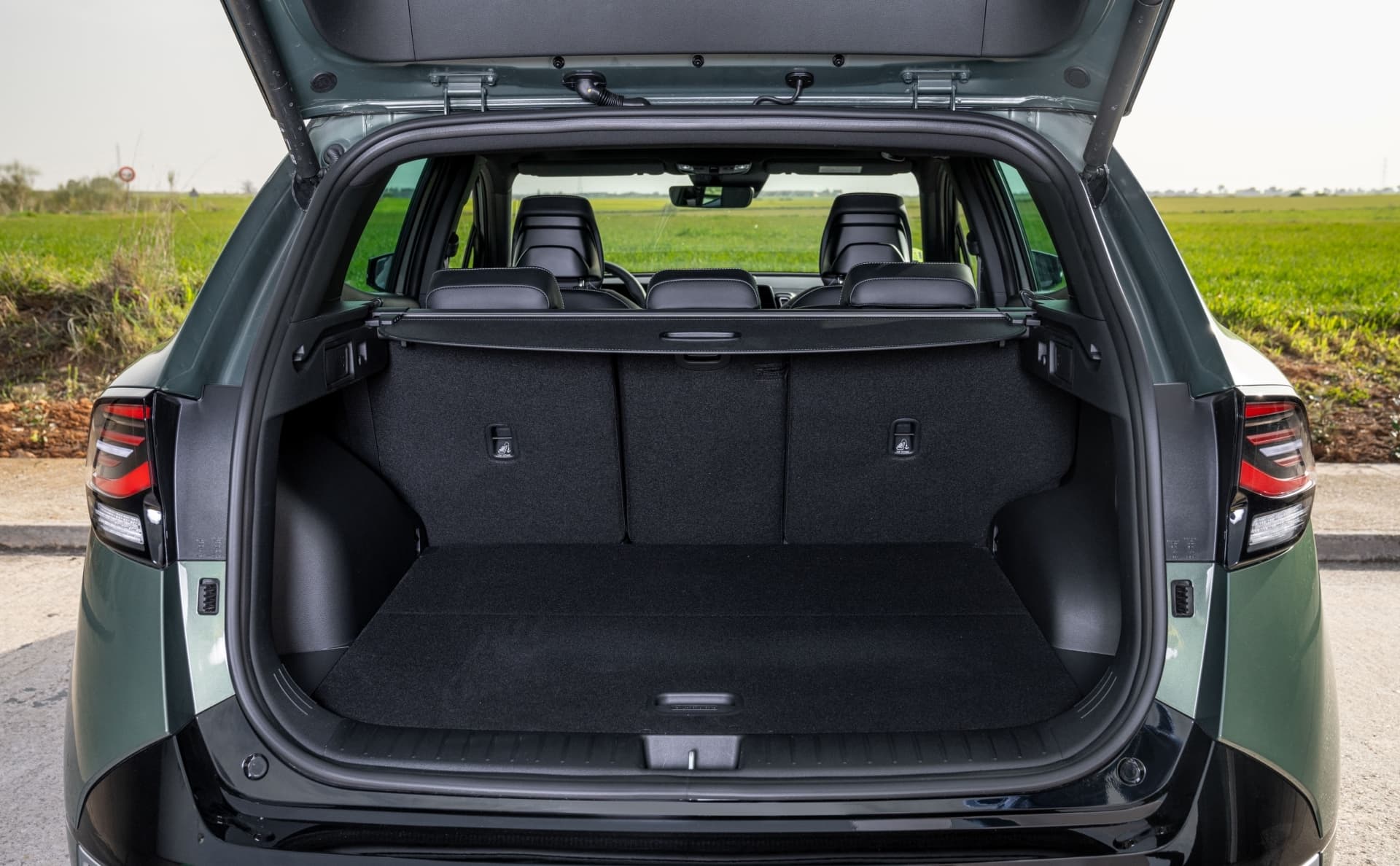 It is no coincidence that it is Kia's best-selling model: almost 600 liters of luggage space, ECO label and less than €32,000