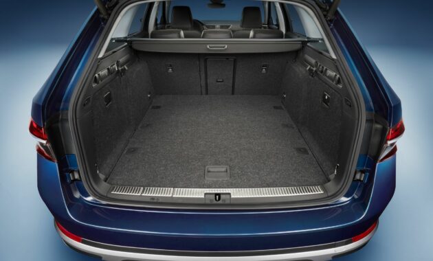 It is not cheap, but with 660 liters of trunk this wants to be the best anti-SUV of 2023