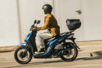 It is the strongest rival of the Honda PCX 125, cheaper and is reduced €600