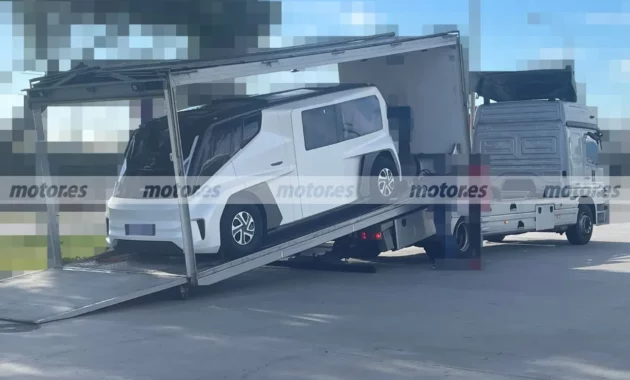 Italian Robotaxi ETIOCA Miner Captured Uncamouflaged in Spy Footage