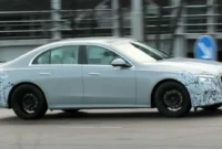 Latest-generation Mercedes-Benz E-Class spied on the move in daylight