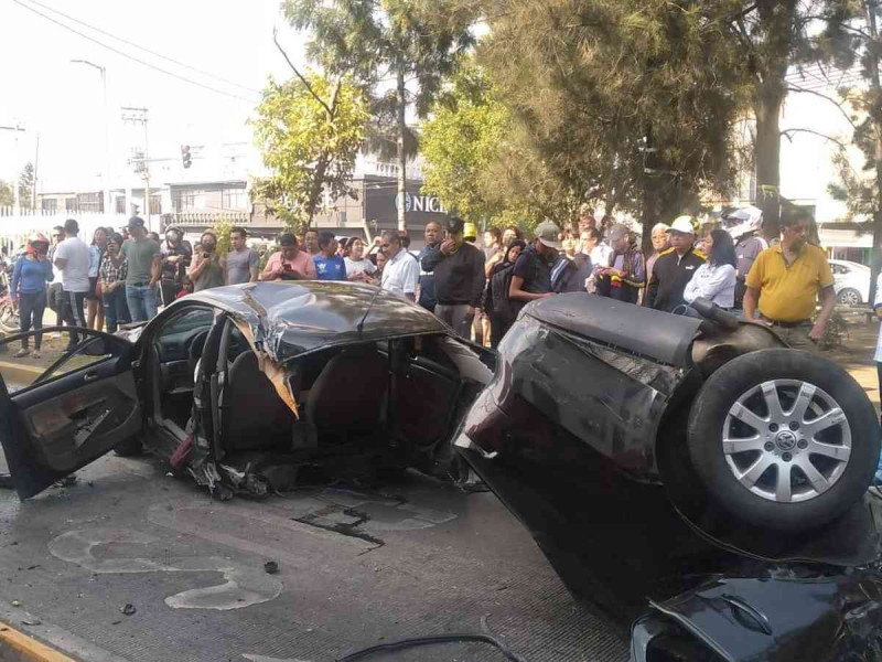 MX: Car splits in two after brutal accident in Neza, Edomex