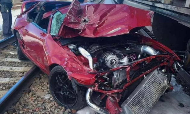 Mechanic crashes Toyota Supra Mk4 against a train while doing a test drive (+ Images and video)
