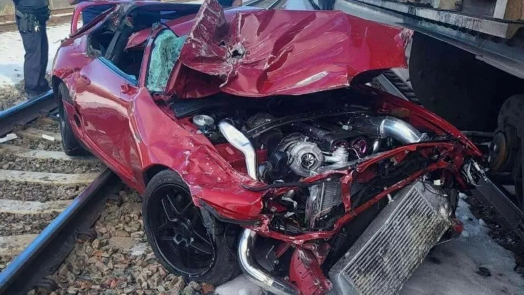 Mechanic crashes Toyota Supra Mk4 against a train while doing a test drive (+ Images and video)