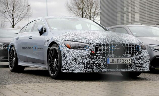 Mercedes-AMG GT Facelift 4 puertas asomadas de cerca