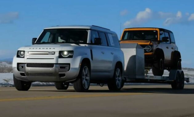 Nuevo Land Rover Defender 130 sin problemas para remolcar un remolque de 7300 LBS