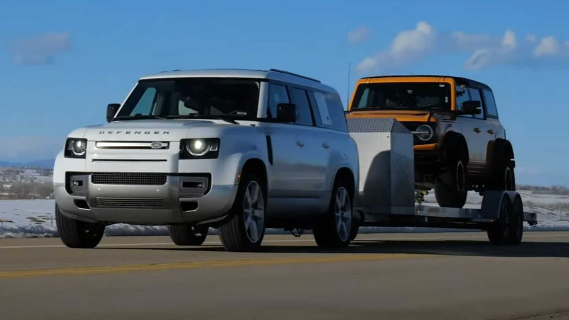 Nuevo Land Rover Defender 130 sin problemas para remolcar un remolque de 7300 LBS