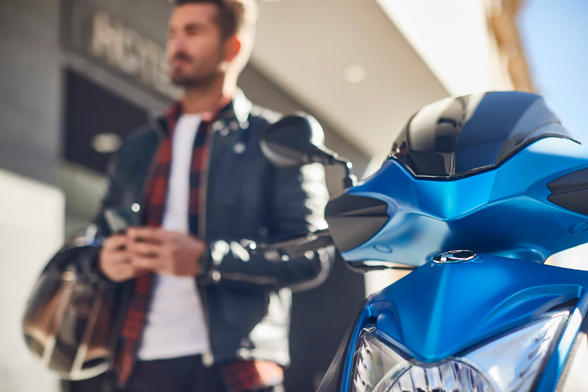 One of the cheapest motorcycles is on sale this month, consumes 2.5 l/100 km and costs €2,199