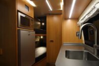 Paquete de conversión Sprinter RV Litera y baño en furgoneta larga estándar