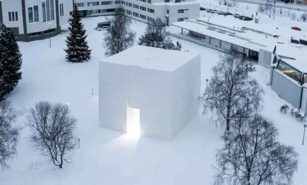 Polestar opens a showroom made of snow (Images)