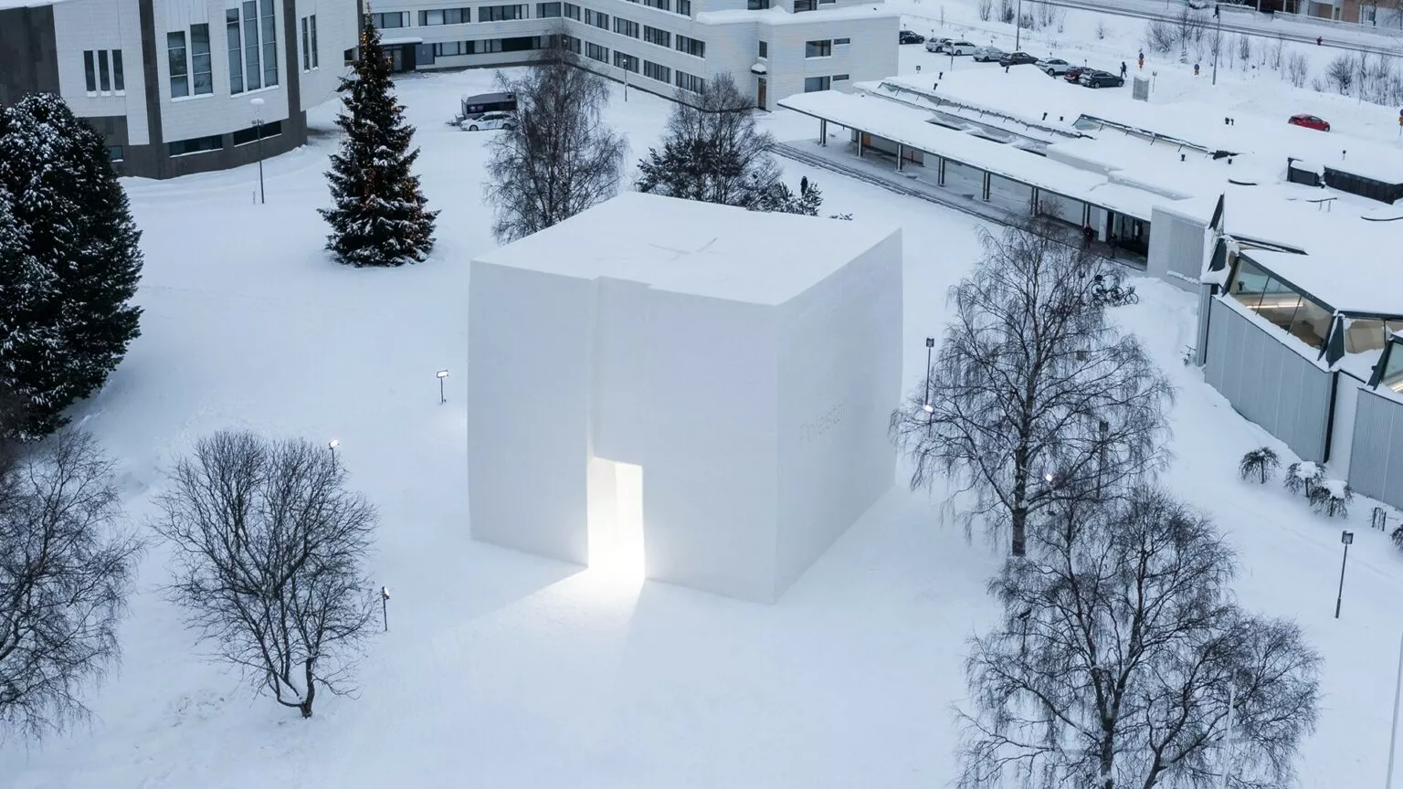 Polestar opens a showroom made of snow (Images)