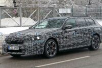 Pruebas de BMW i5 Touring Spies en Munich bajo el disfraz de M60