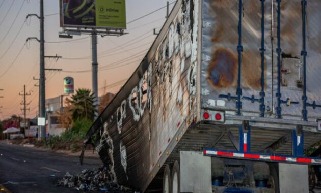 Sinaloa cartel stole up to 250 cars for drug blockades after the arrest of Ovidio Guzmán