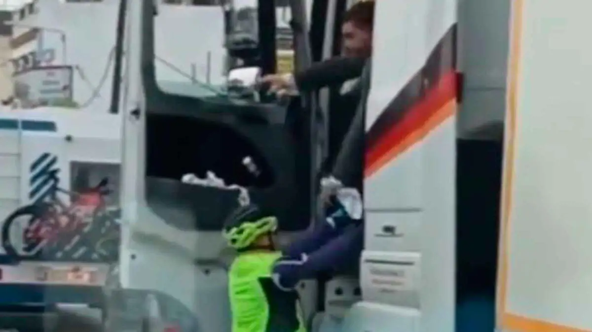 Spain: Cyclists attack a trucker with a knife in Gelves (+VIDEO)