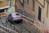 Spain: Driver goes down the stairs with his car on a street in Cuenca (+Video)