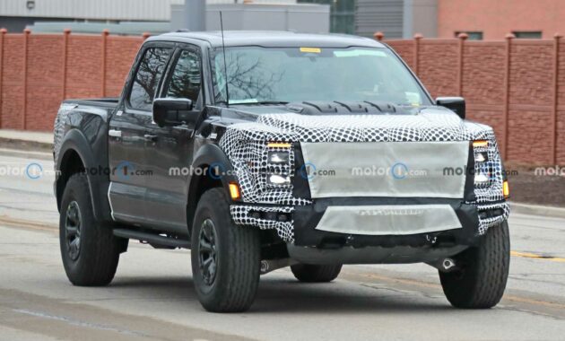 Spy images of the Ford F-150 Raptor R with updated styling