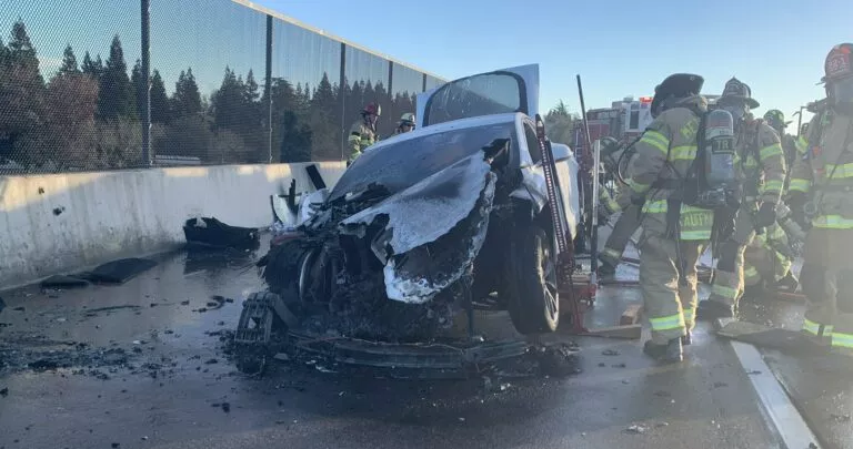 Tesla Model S caught fire on a California highway and they needed more than 20,000 liters of water to put it out