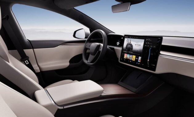 Tesla recoils and recovers the traditional steering wheel for its Model S and Model X