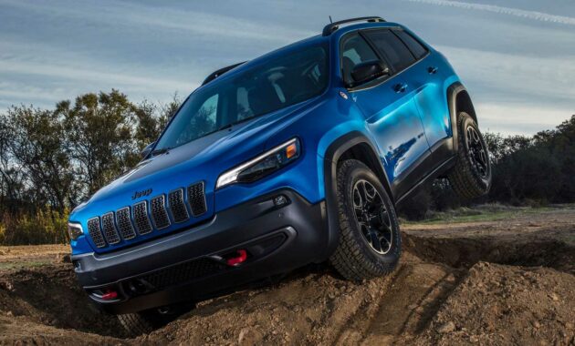 The 2023 Jeep Cherokee lineup is reduced to a new Trailhawk and Altitude Lux trim