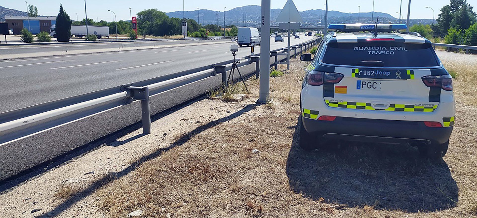 The DGT will spend almost 1 million euros on 14 new mobile radars to monitor the roads with the most accidents