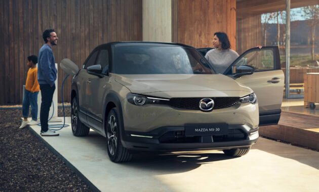 The Mazda MX-30 R-EV is the new hybrid that will allow you to do up to 110 km without spending a single drop of gasoline