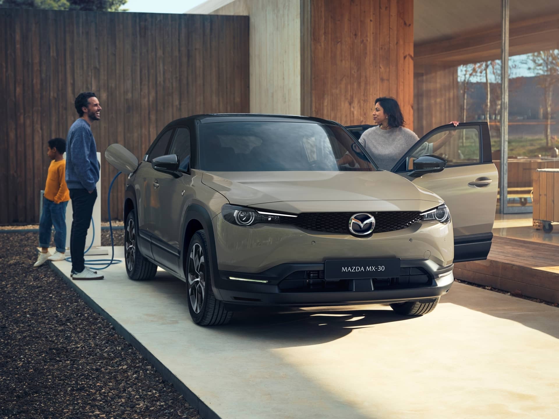 The Mazda MX-30 R-EV is the new hybrid that will allow you to do up to 110 km without spending a single drop of gasoline