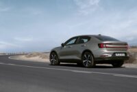 The Polestar 2 responds to Tesla's offensive with improvements in features and equipment, but also with a price increase