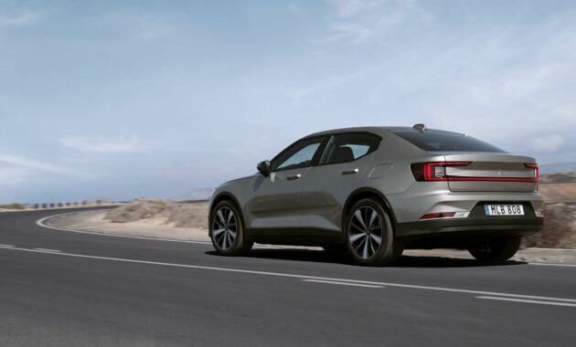 The Polestar 2 responds to Tesla's offensive with improvements in features and equipment, but also with a price increase