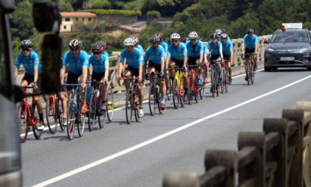 The cyclist escort vehicle is a roadside aid for cyclists that can save lives