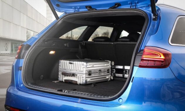 The diesel anti-SUV that we would recommend has an ECO label, very low consumption, 625 liters of trunk space and a Toyota Corolla price