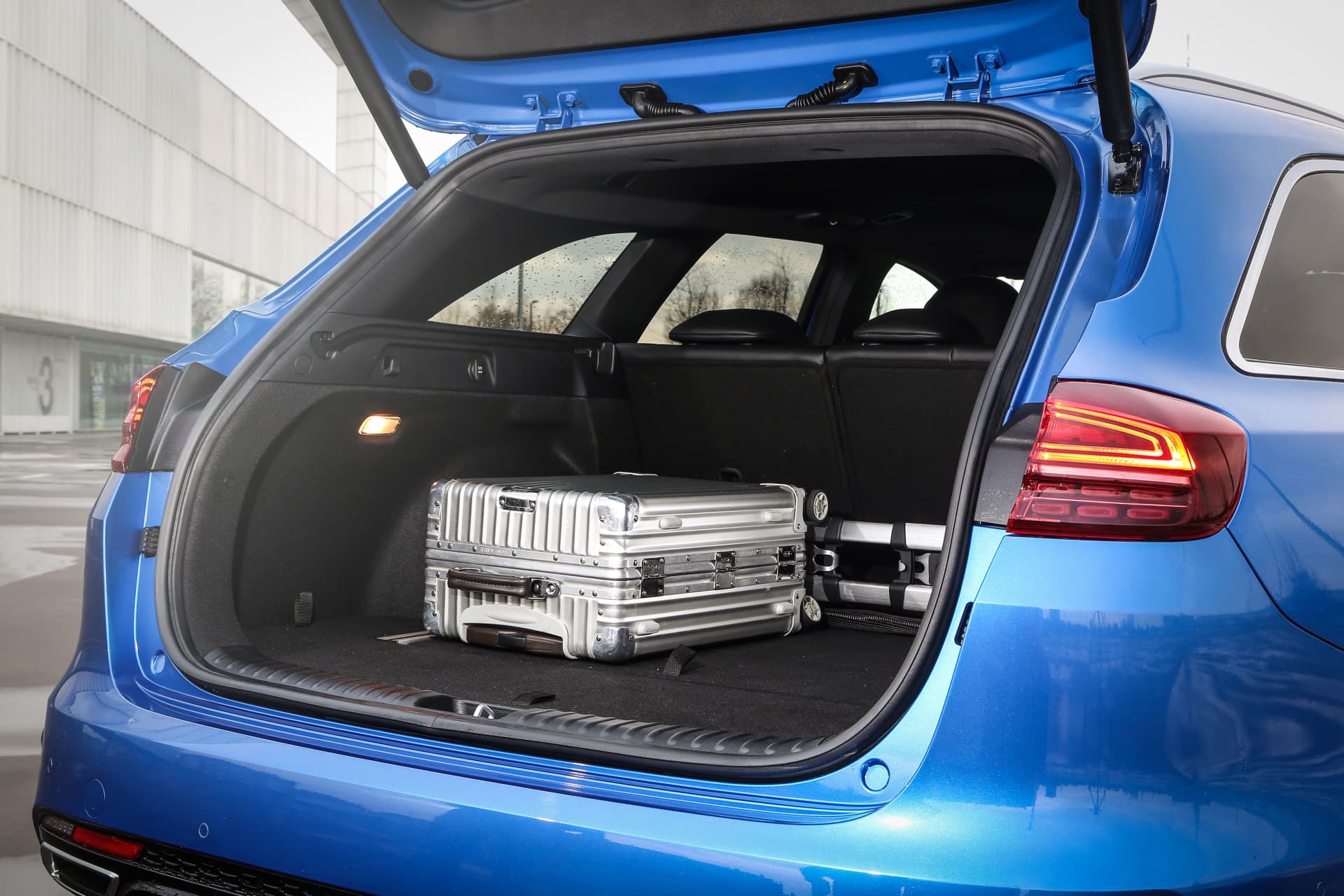 The diesel anti-SUV that we would recommend has an ECO label, very low consumption, 625 liters of trunk space and a Toyota Corolla price