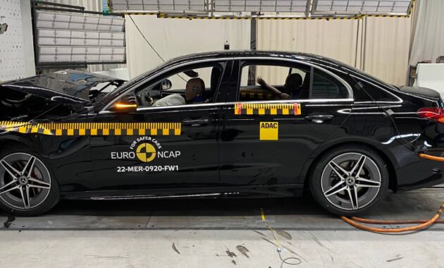 The first 'crash tests' show us how amazing it seems to us today to have survived an accident back then (+Video)