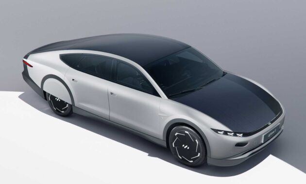 The first solar car for sale suspends its production... only two months after starting it