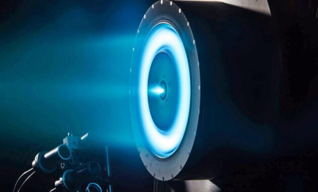 The ion thruster: the efficient way to move from the distant future that would make us forget electric