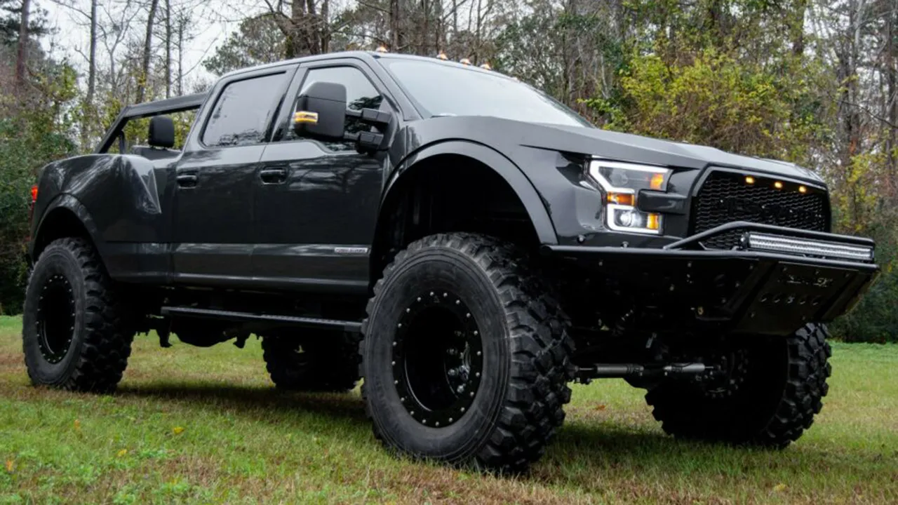 They present the MegaRaptor 7, a pickup based on the F-250 Super Duty with aggressive design and powerful engine (+ Images)