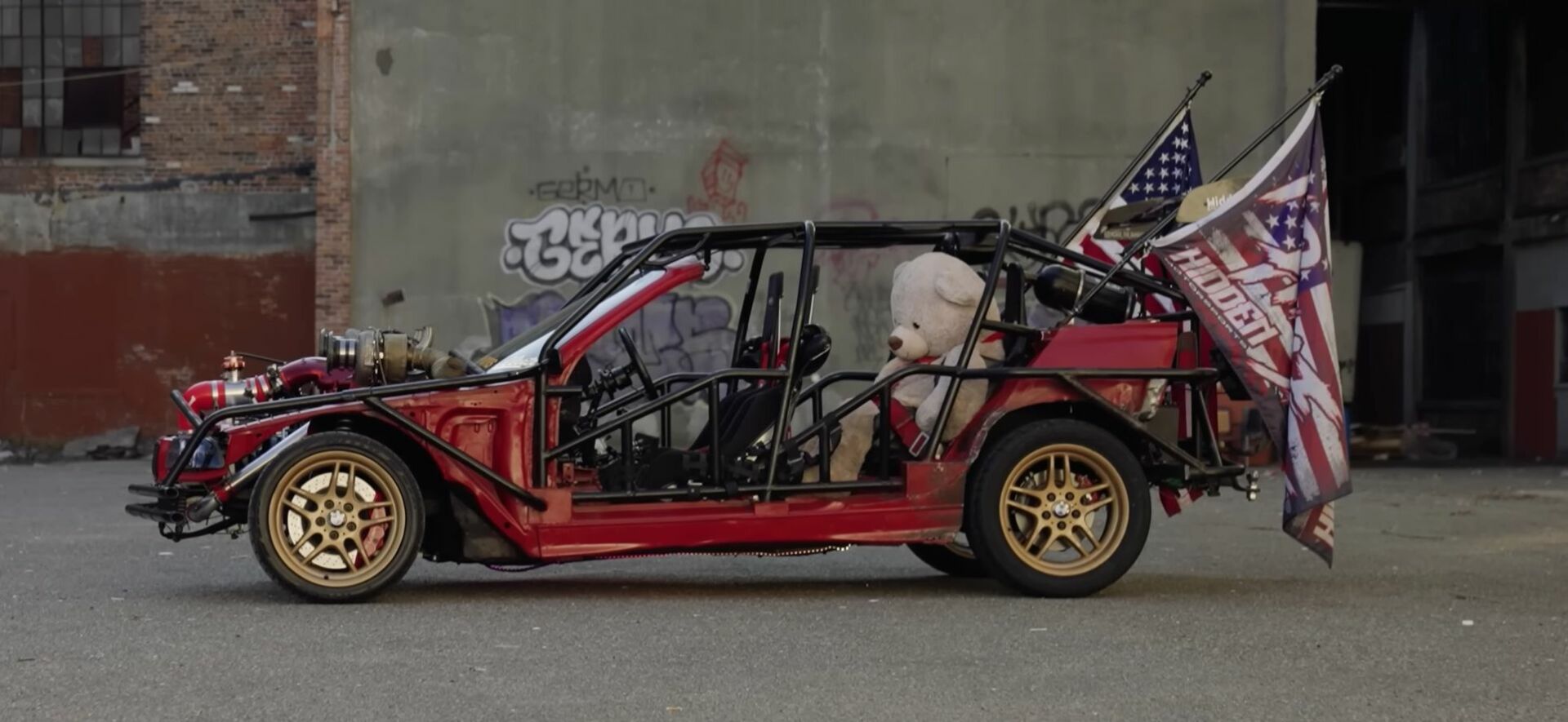 This BMW 325i E36 came out of a scrapyard, and was transformed into a 1,200 hp kart