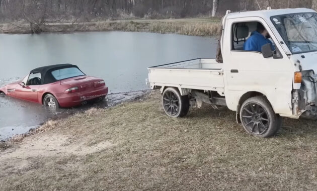 This BMW Z3 M drowned in a lake will not return to the road, but it has had a nice and clean finish (+ video)
