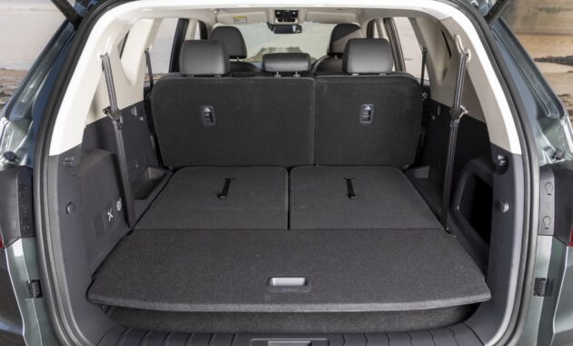 This is the SUV and true 4x4, with 7 seats, 872 liters of trunk, cheaper than you can buy