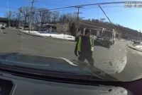 USA: Officer is fired for yelling at a driver for not stopping in Connecticut (+VIDEO)